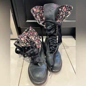 Dr. Martens Triumph 1914 tall lace boot